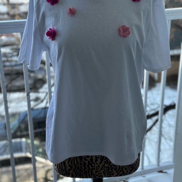 Zara White Tee with Pink Floral Details - Picture 9 of 12